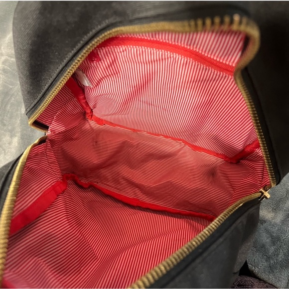 Women’s small Herschel backpack - Picture 3 of 3